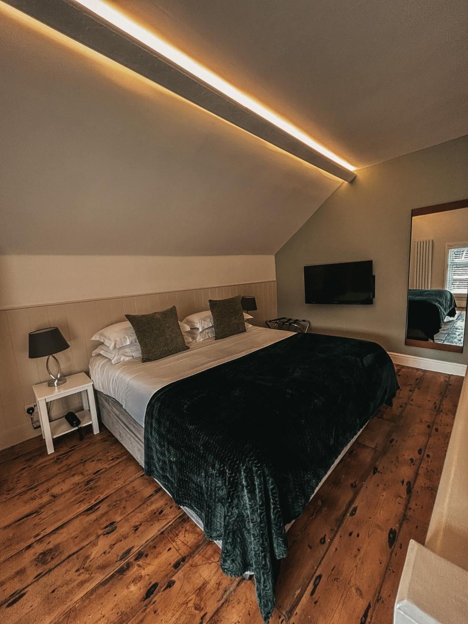 The Bell Inn Hotel Horndon-on-the-Hill Exteriér fotografie